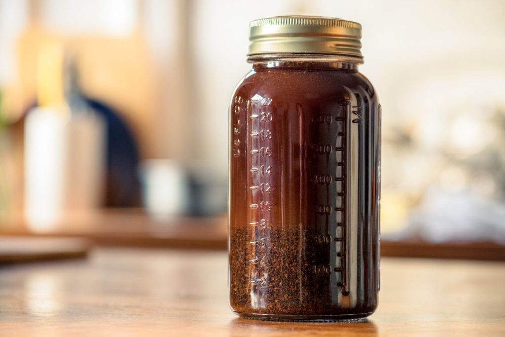 Steep cold brew coffee at home 