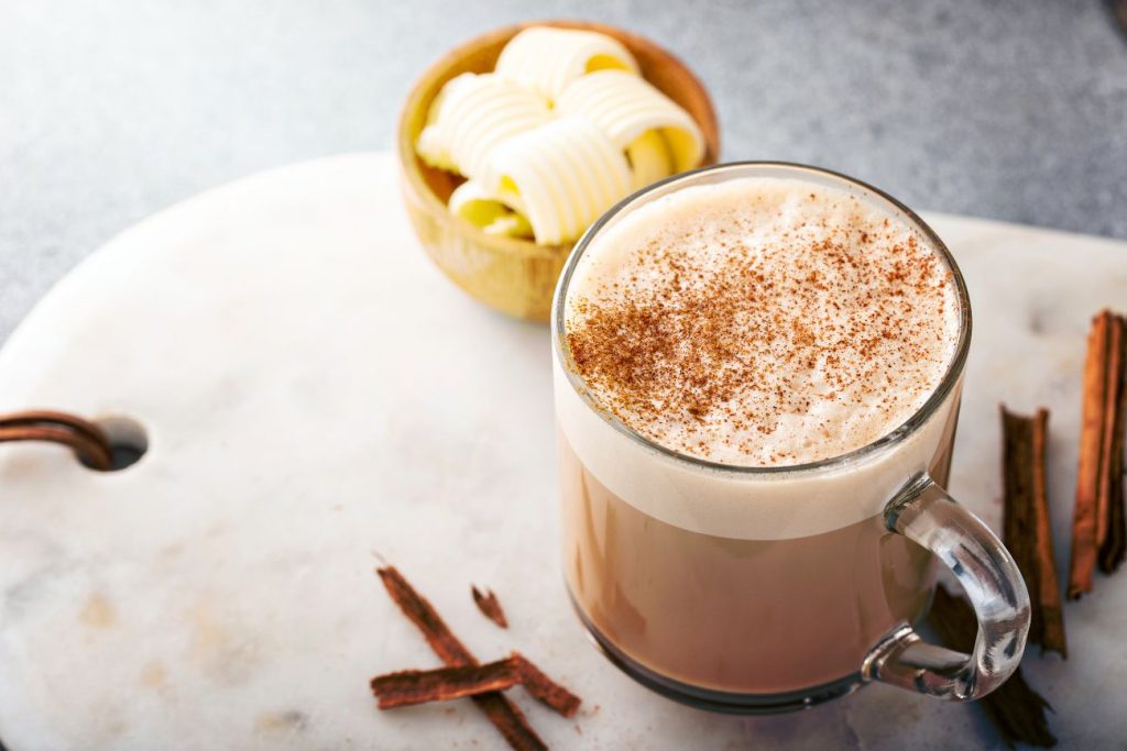 Bulletproof butter coffee with cinamon powder